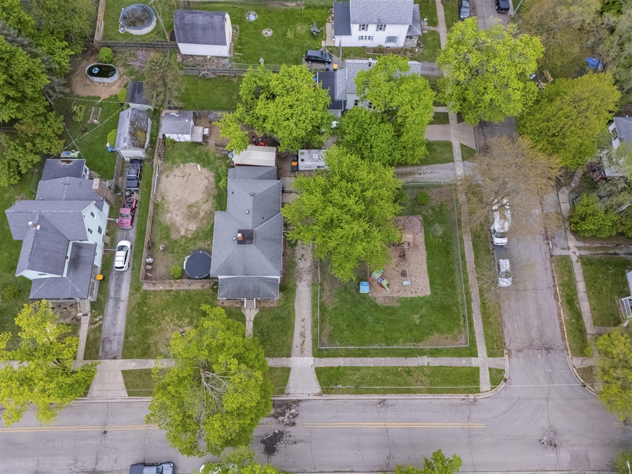 142 S West Street, Hillsdale, MI, 49242-1953
