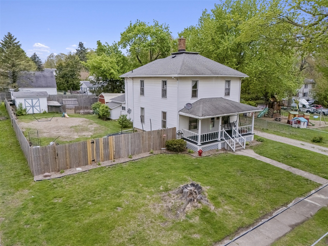 142 S West Street, Hillsdale, MI, 49242-1953