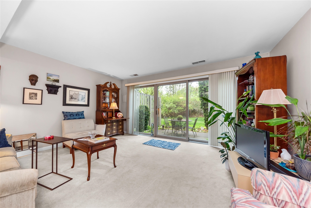 618 Watersedge Drive, Ann Arbor, MI, 48105-2515