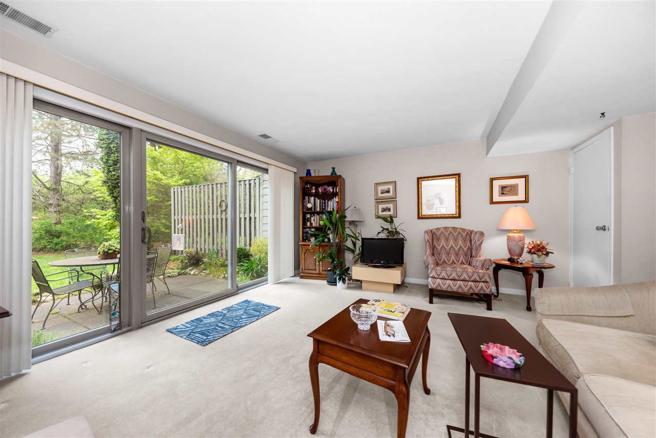 618 Watersedge Drive, Ann Arbor, MI, 48105-2515