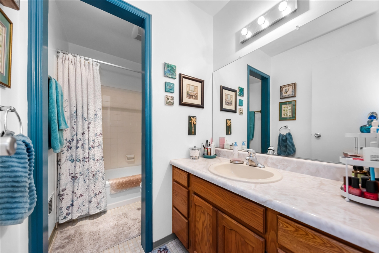 618 Watersedge Drive, Ann Arbor, MI, 48105-2515