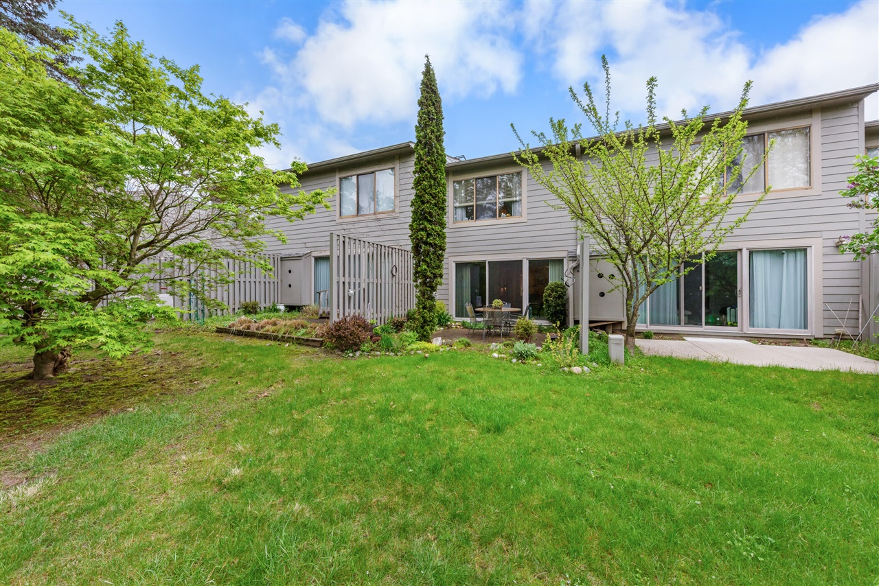 618 Watersedge Drive, Ann Arbor, MI, 48105-2515