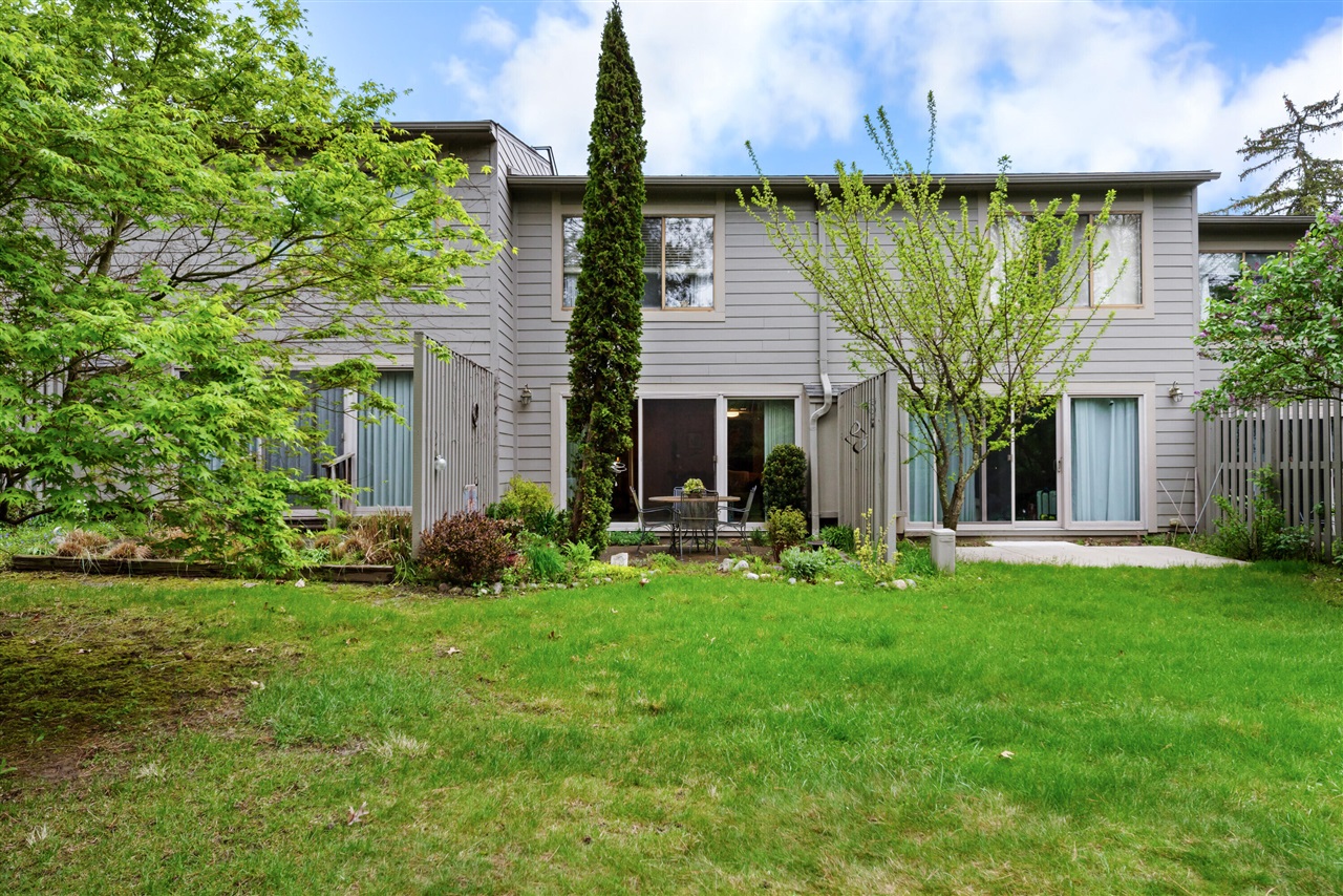 618 Watersedge Drive, Ann Arbor, MI, 48105-2515