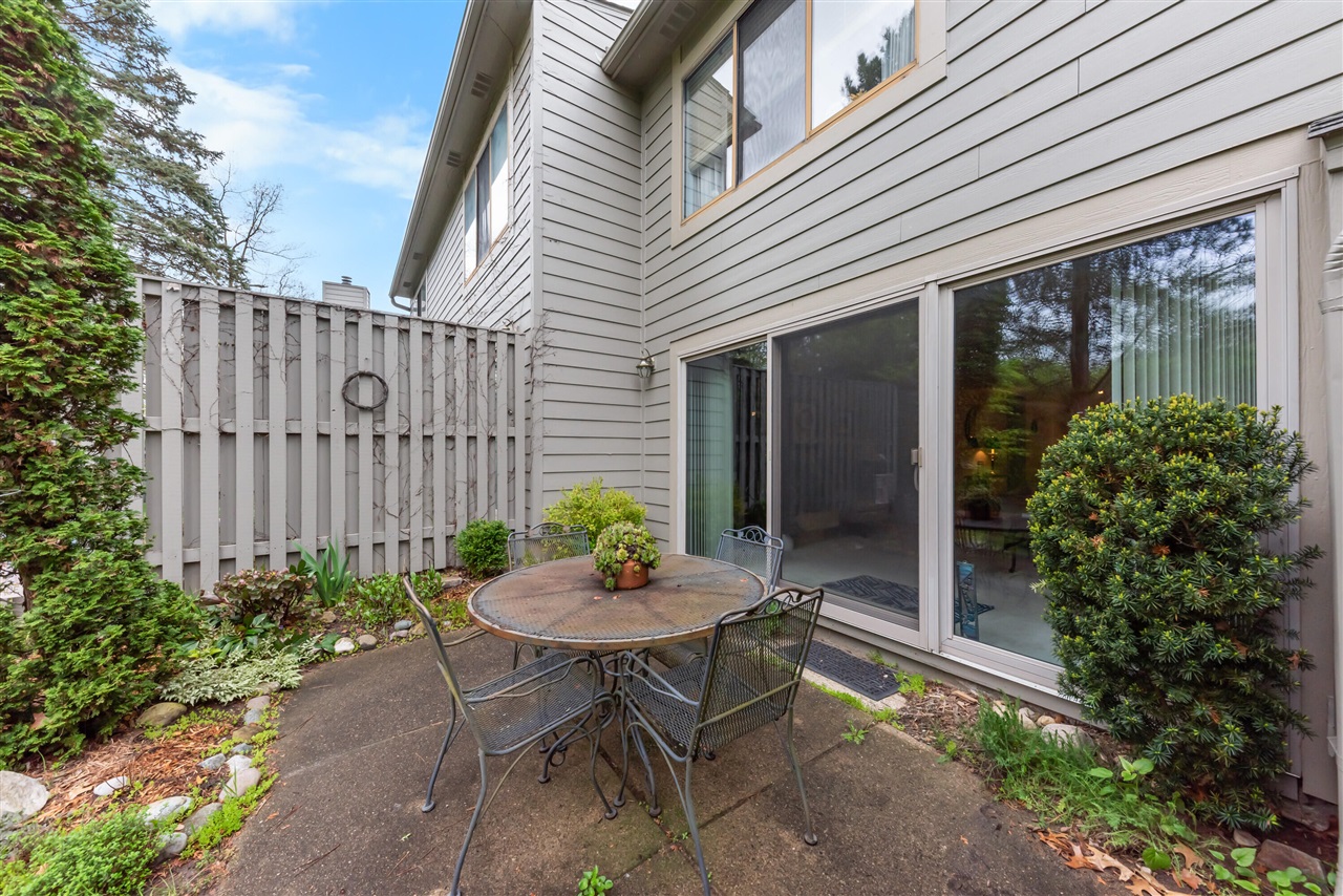 618 Watersedge Drive, Ann Arbor, MI, 48105-2515
