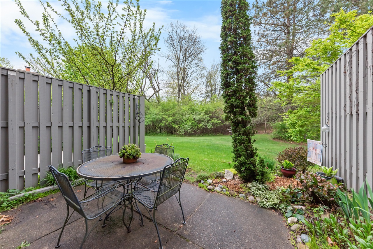618 Watersedge Drive, Ann Arbor, MI, 48105-2515