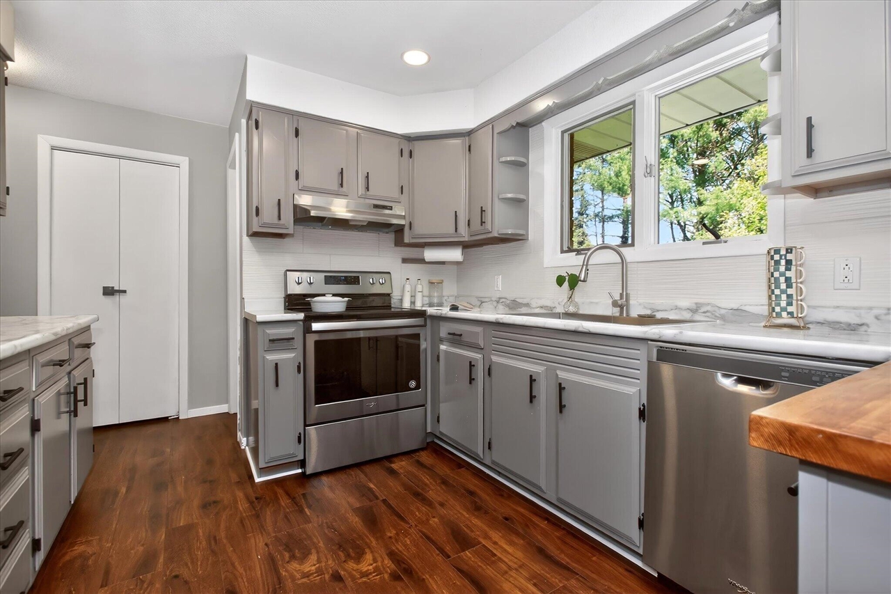 1339 W Marquette Woods Road, Saint Joseph, MI, 49085-9772