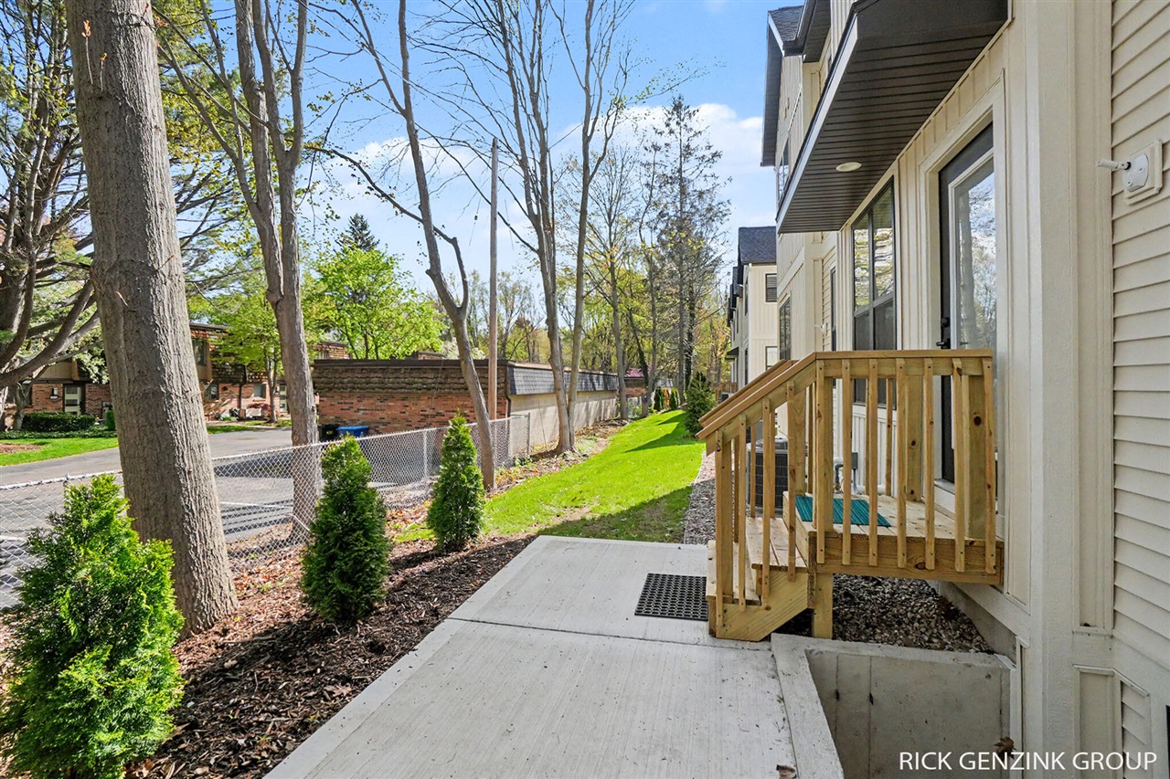 1993 N Shorewood Lane, Holland, MI, 49423