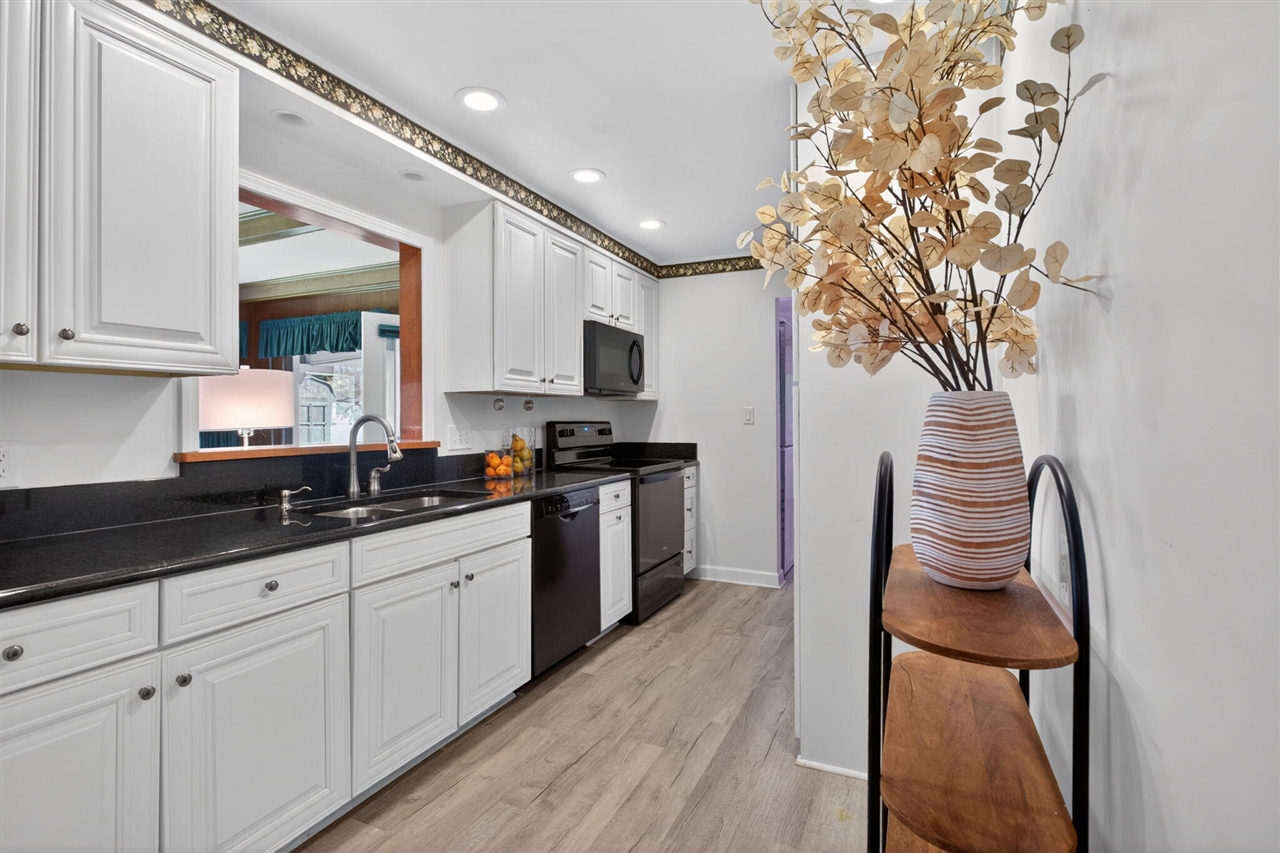 1616 Cascade Court, Jackson, MI, 49203-3808