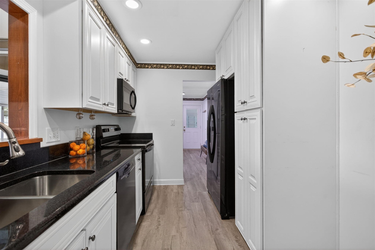 1616 Cascade Court, Jackson, MI, 49203-3808