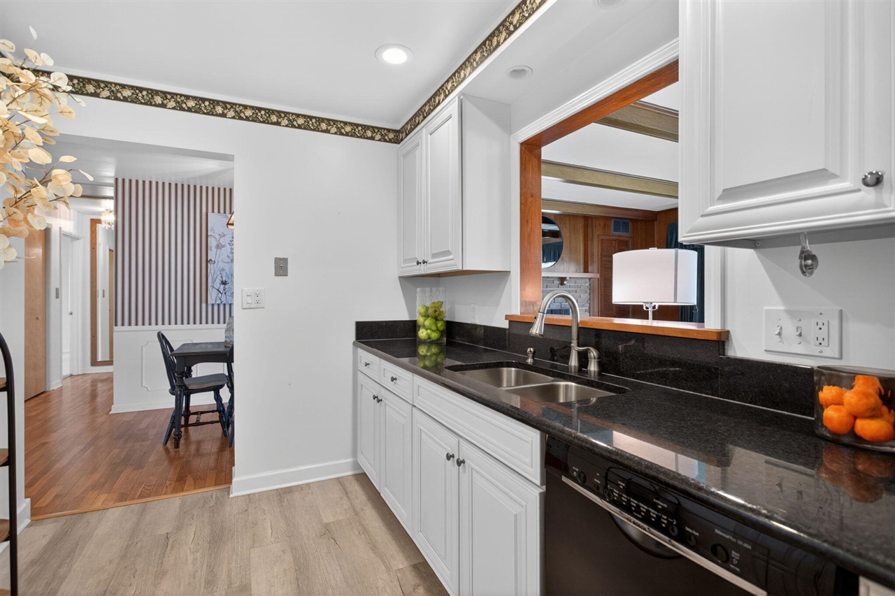 1616 Cascade Court, Jackson, MI, 49203-3808