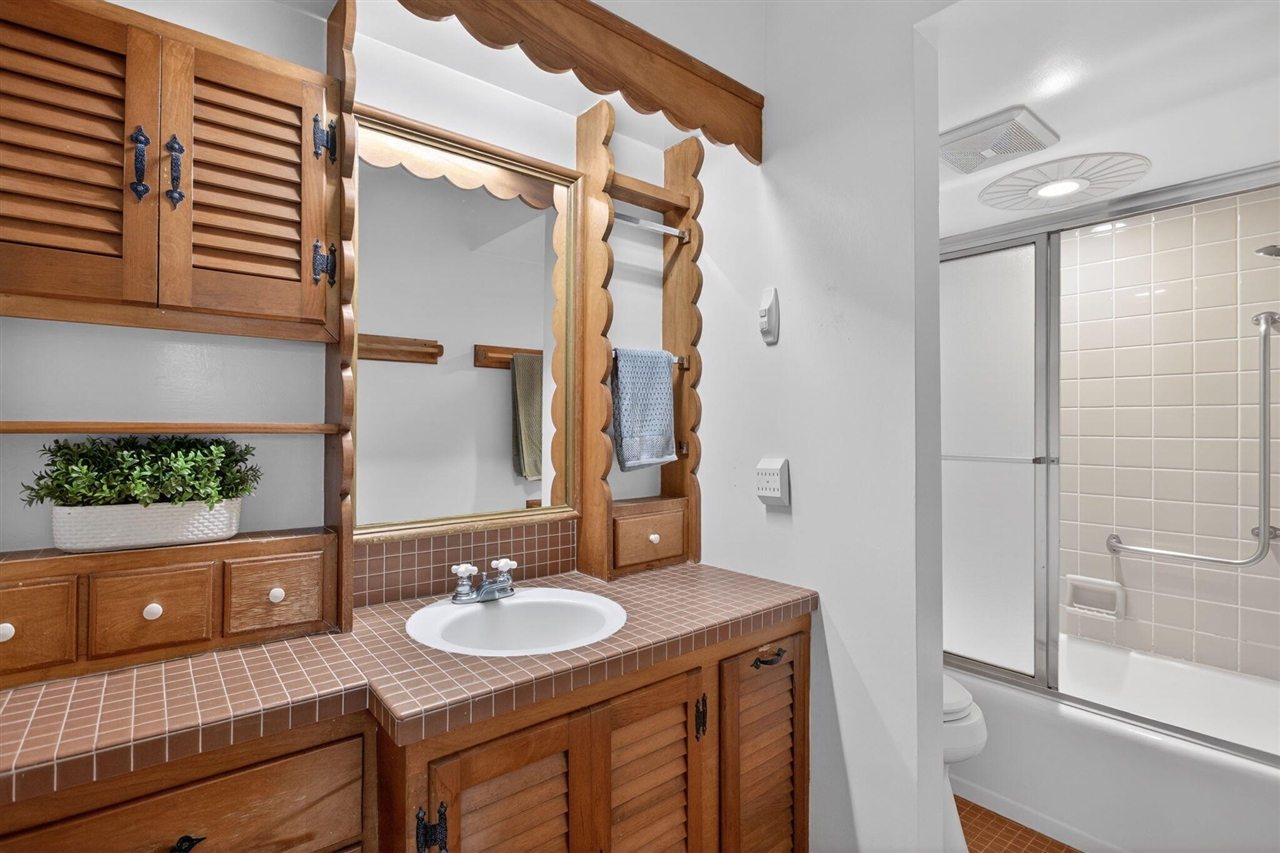 1616 Cascade Court, Jackson, MI, 49203-3808