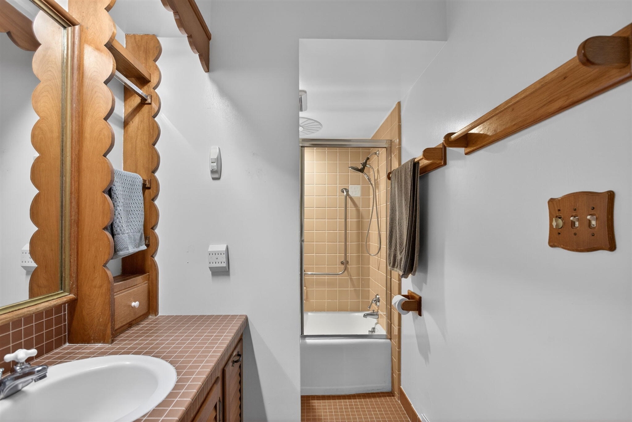 1616 Cascade Court, Jackson, MI, 49203-3808