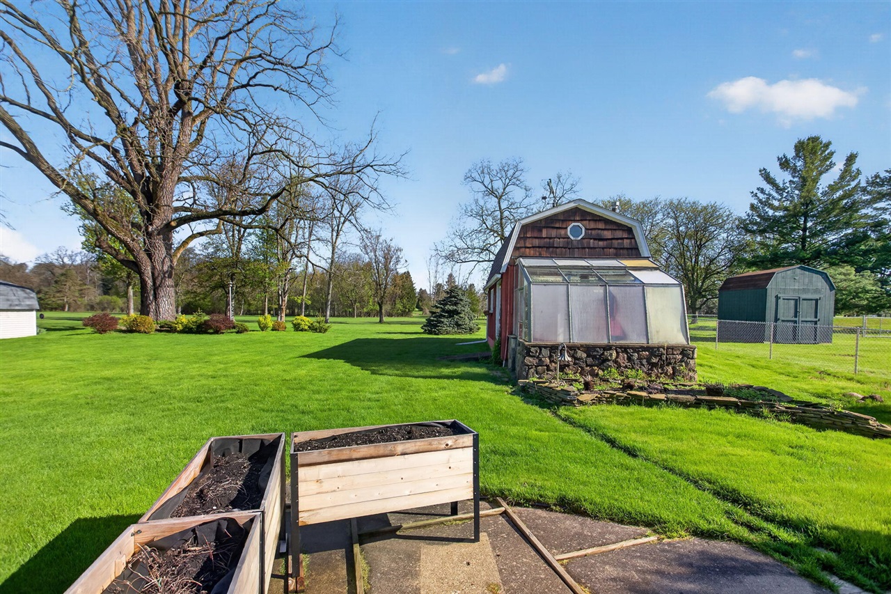 1616 Cascade Court, Jackson, MI, 49203-3808