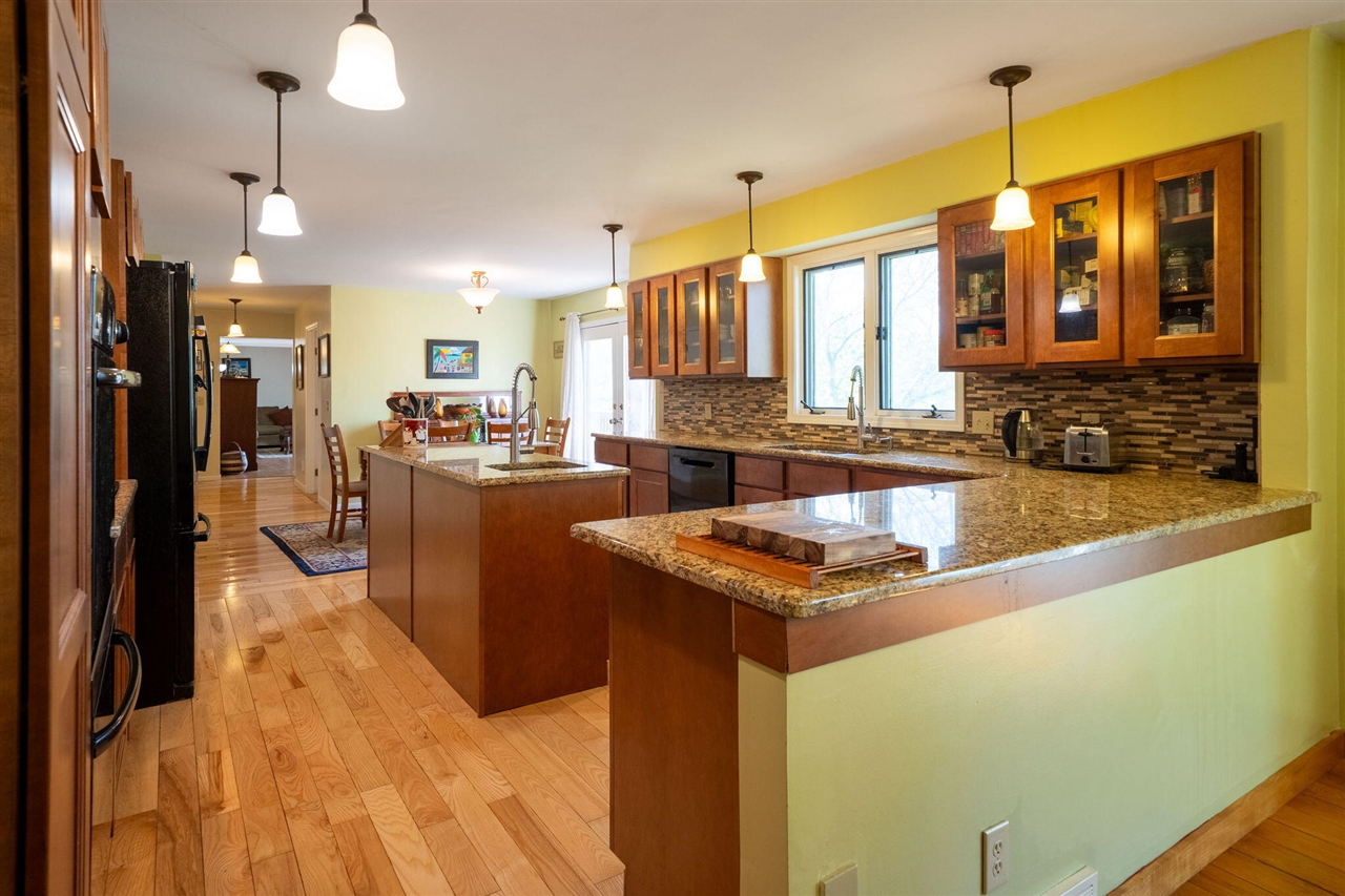 2551 Riveredge Drive, Grand Rapids, MI, 49546-7450