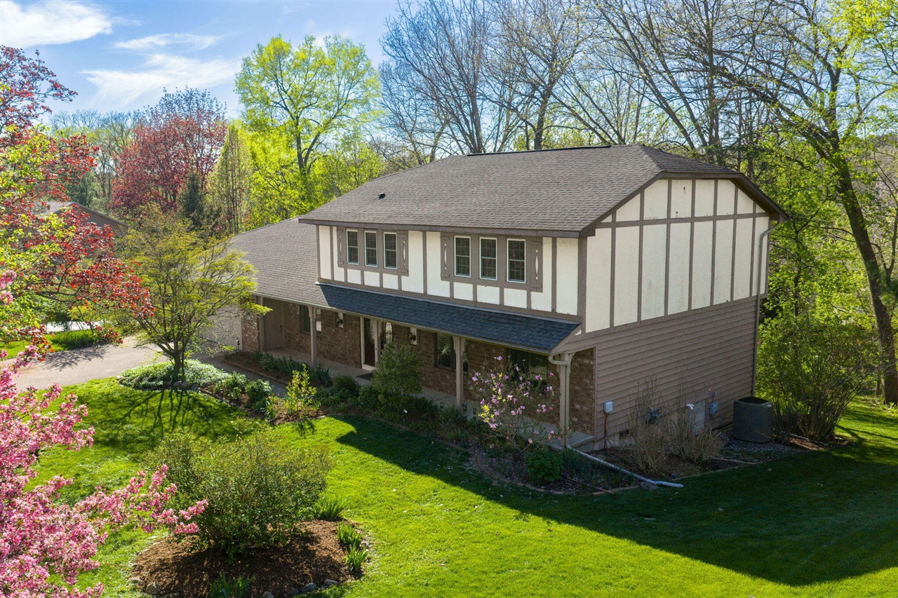 2551 Riveredge Drive, Grand Rapids, MI, 49546-7450