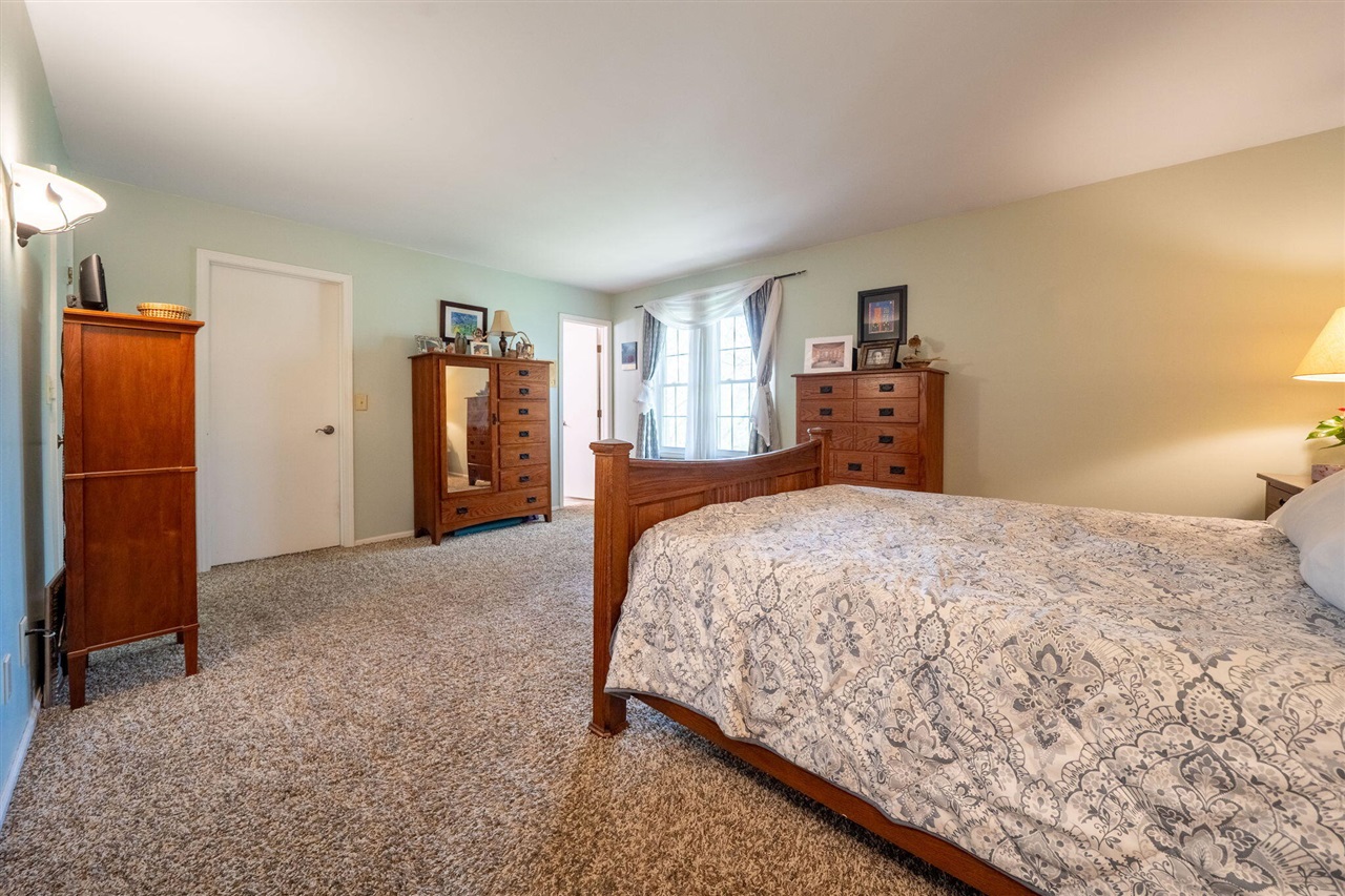 2551 Riveredge Drive, Grand Rapids, MI, 49546-7450
