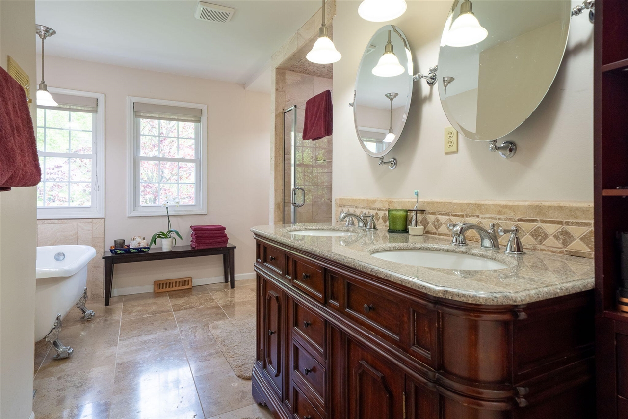 2551 Riveredge Drive, Grand Rapids, MI, 49546-7450
