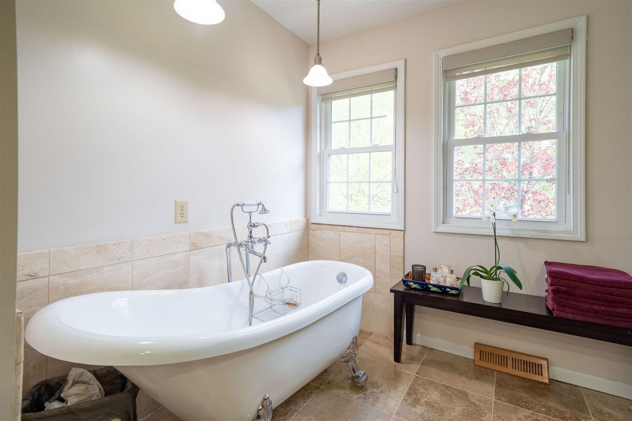 2551 Riveredge Drive, Grand Rapids, MI, 49546-7450