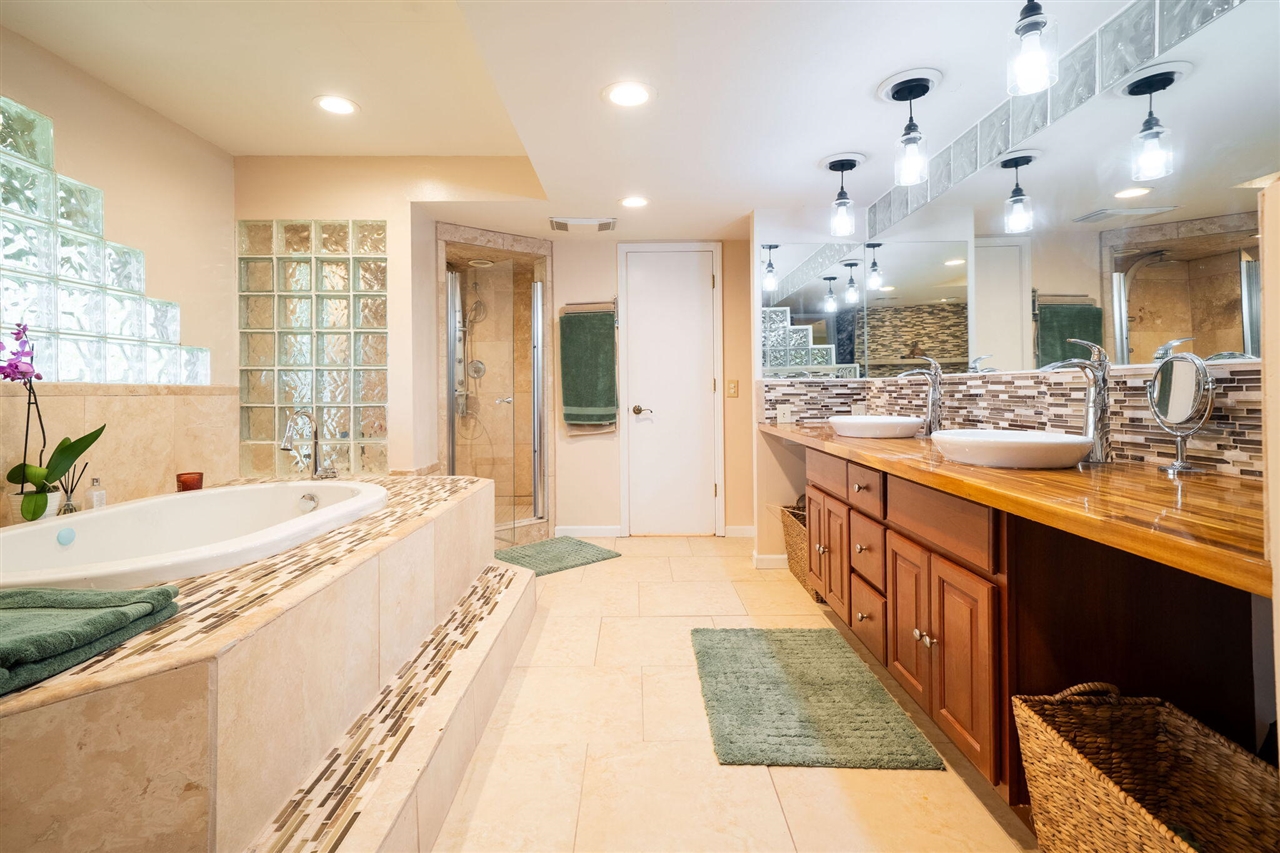 2551 Riveredge Drive, Grand Rapids, MI, 49546-7450