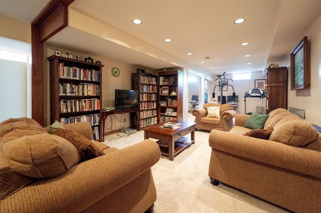 2551 Riveredge Drive, Grand Rapids, MI, 49546-7450