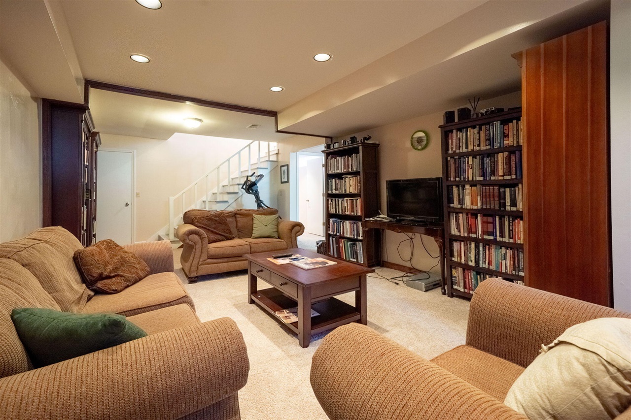2551 Riveredge Drive, Grand Rapids, MI, 49546-7450