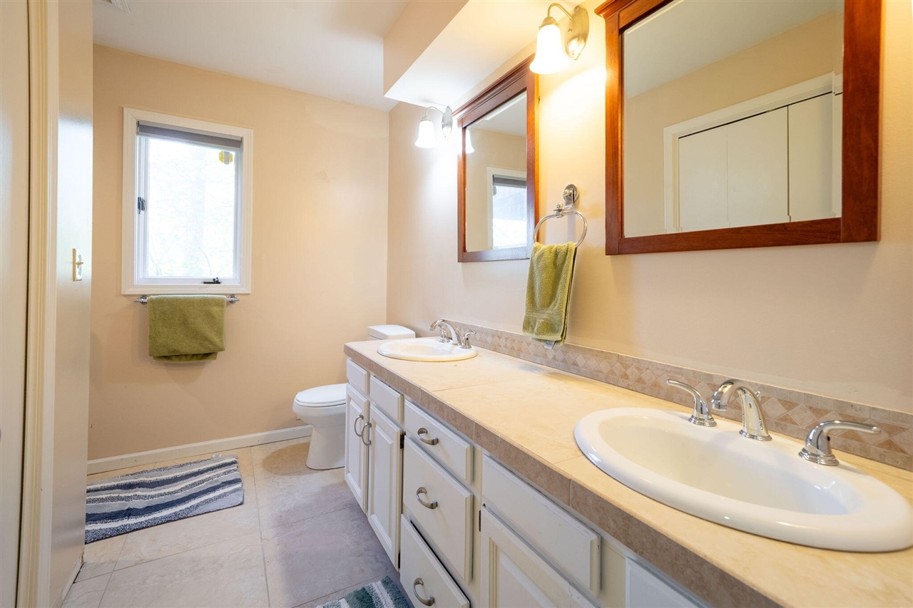 2551 Riveredge Drive, Grand Rapids, MI, 49546-7450