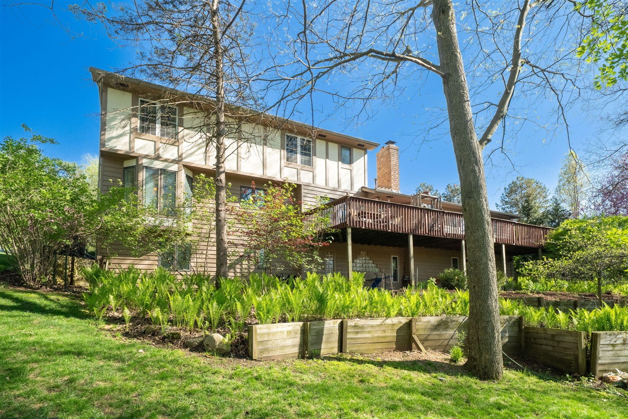 2551 Riveredge Drive, Grand Rapids, MI, 49546-7450
