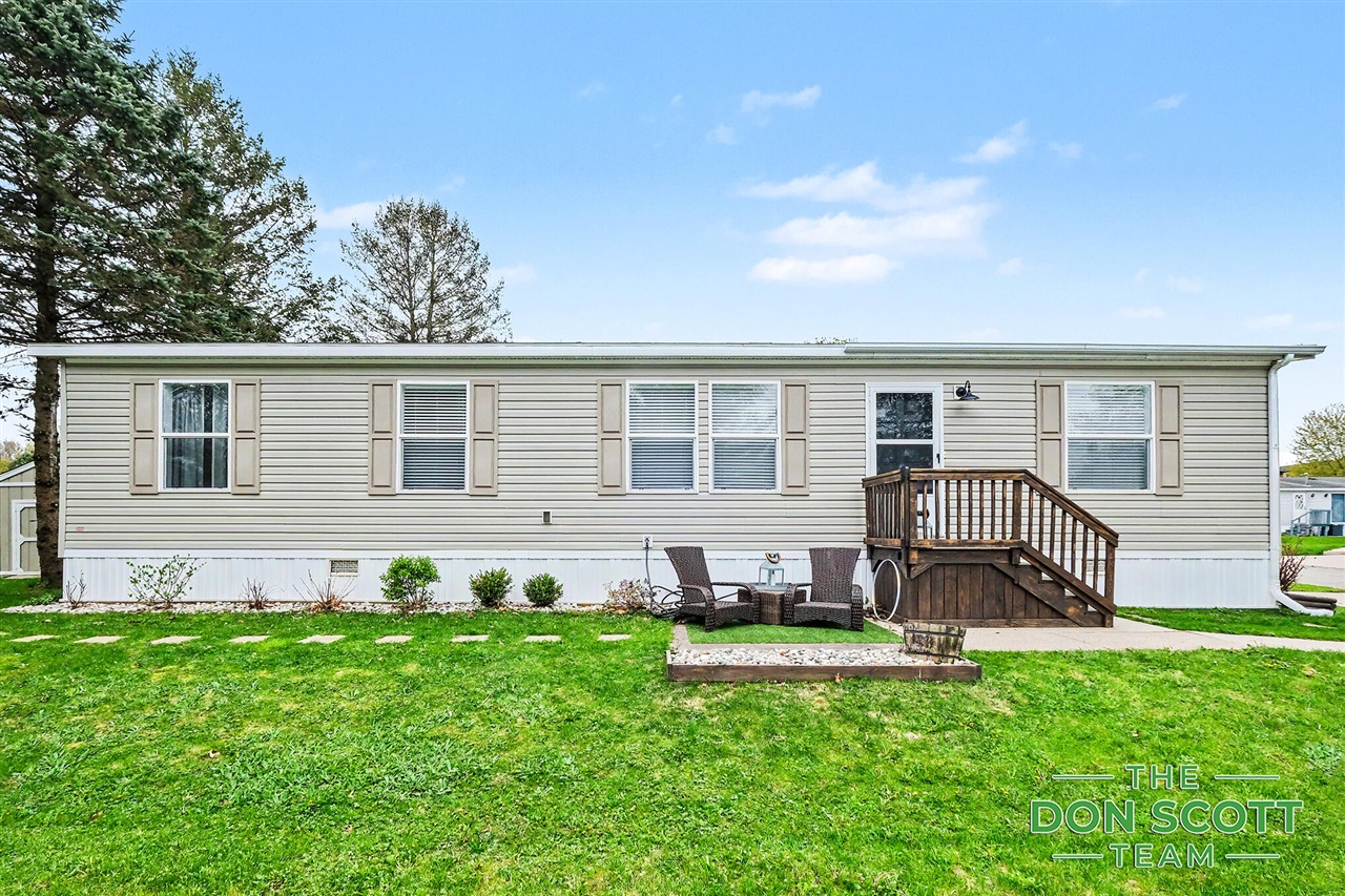 1480 Red Oak Lane, Belmont, MI, 49306