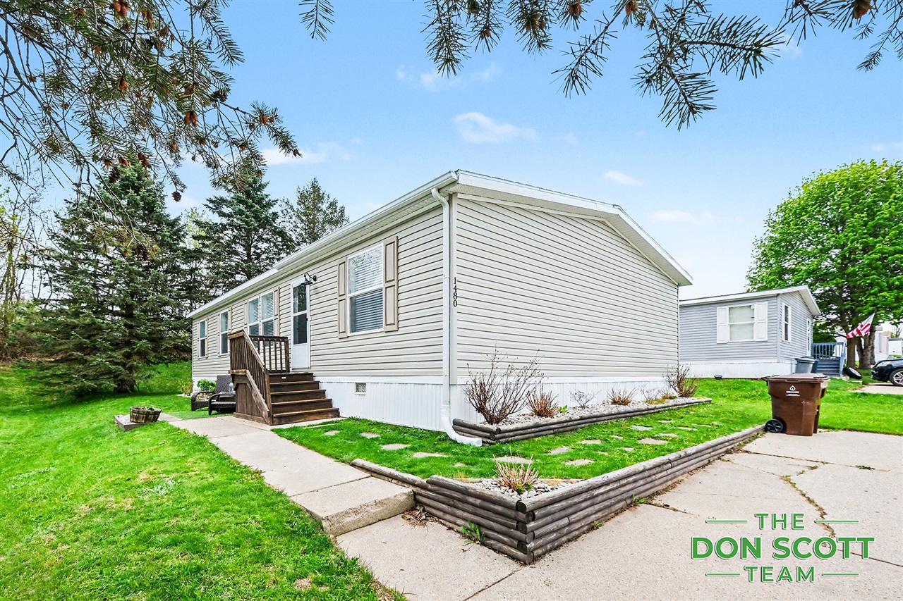 1480 Red Oak Lane, Belmont, MI, 49306