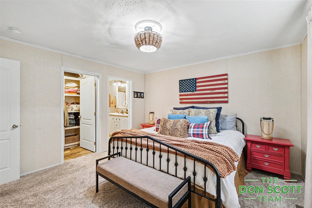 1480 Red Oak Lane, Belmont, MI, 49306
