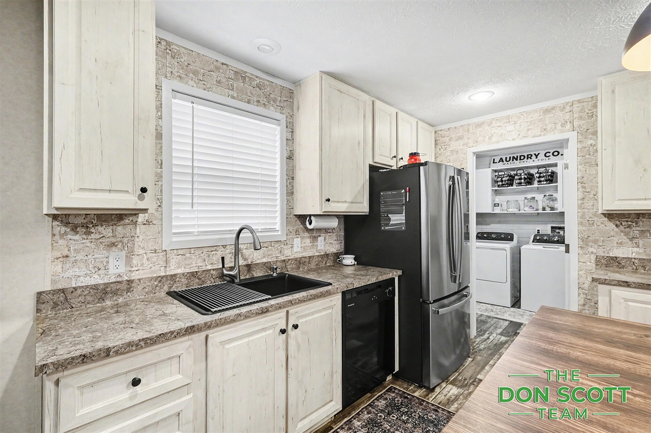 1480 Red Oak Lane, Belmont, MI, 49306