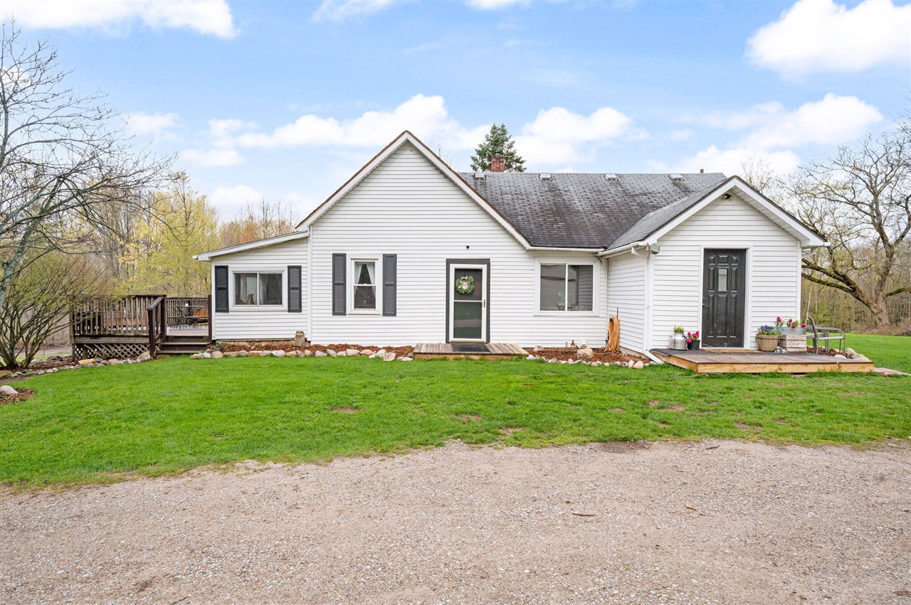 16404 12 Mile Road, Leroy, MI, 49655-8038