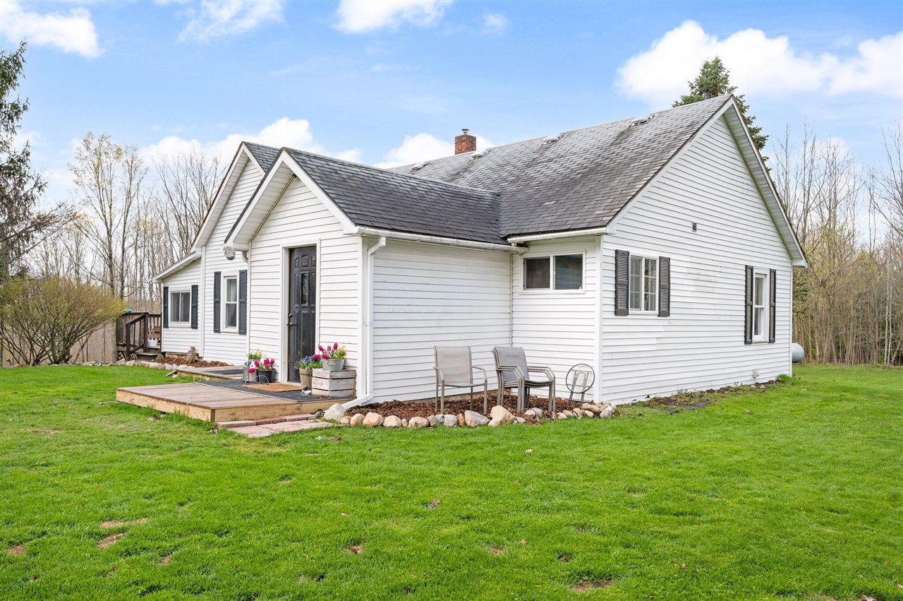 16404 12 Mile Road, Leroy, MI, 49655-8038