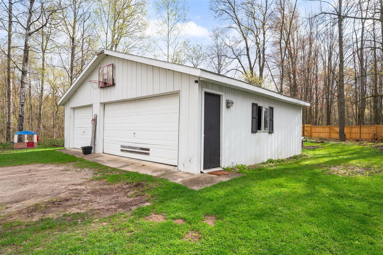 16404 12 Mile Road, Leroy, MI, 49655-8038
