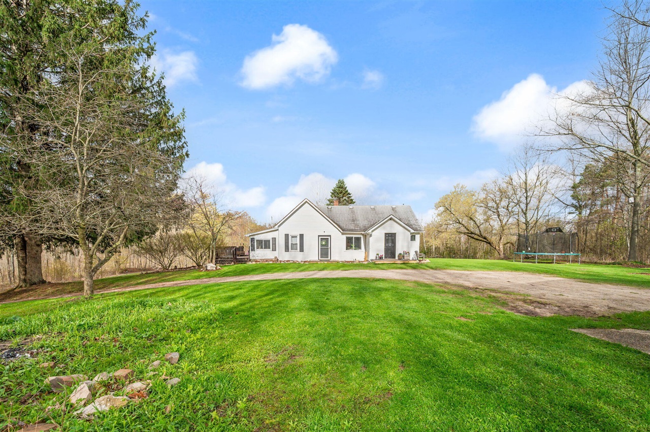 16404 12 Mile Road, Leroy, MI, 49655-8038
