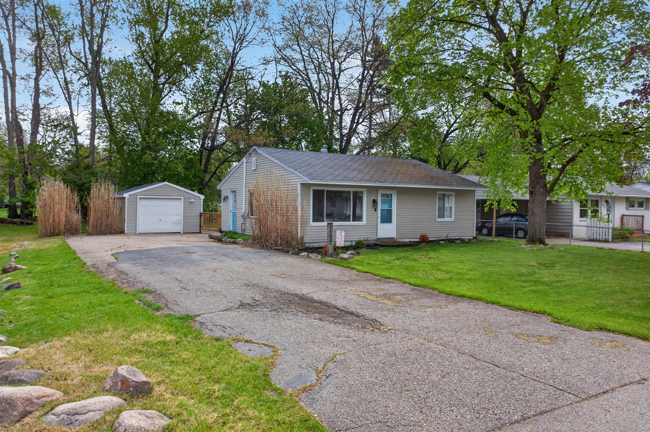 3455 Acacia Boulevard, Jackson, MI, 49203-5166