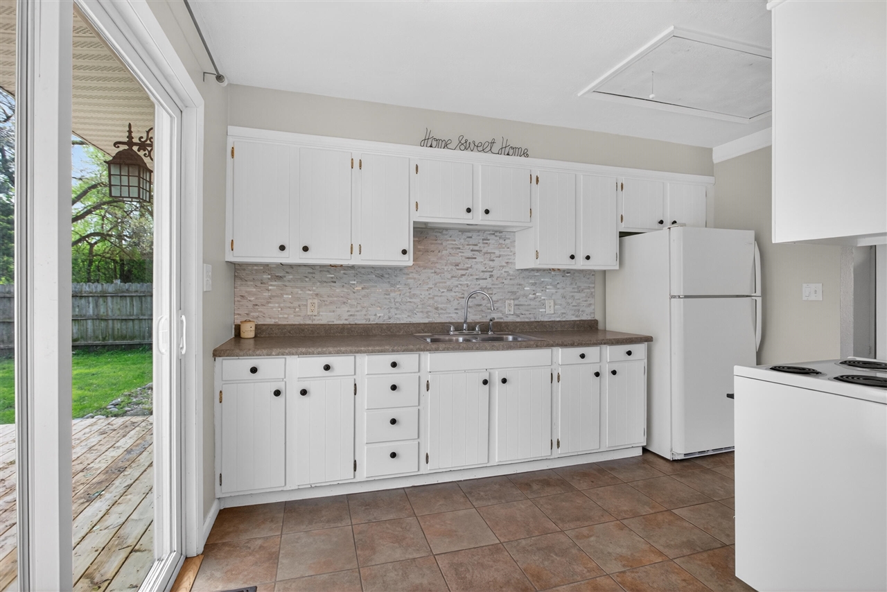 3455 Acacia Boulevard, Jackson, MI, 49203-5166