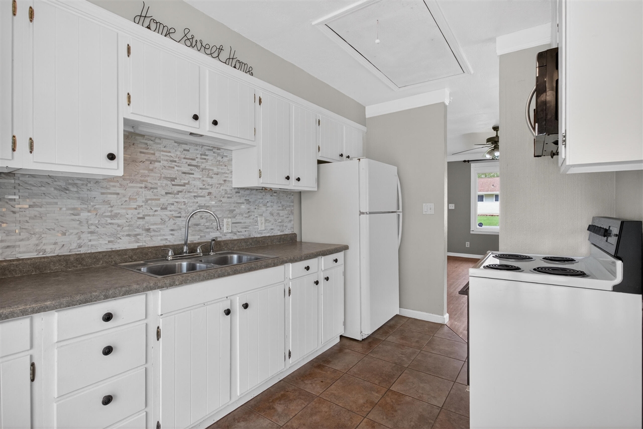 3455 Acacia Boulevard, Jackson, MI, 49203-5166