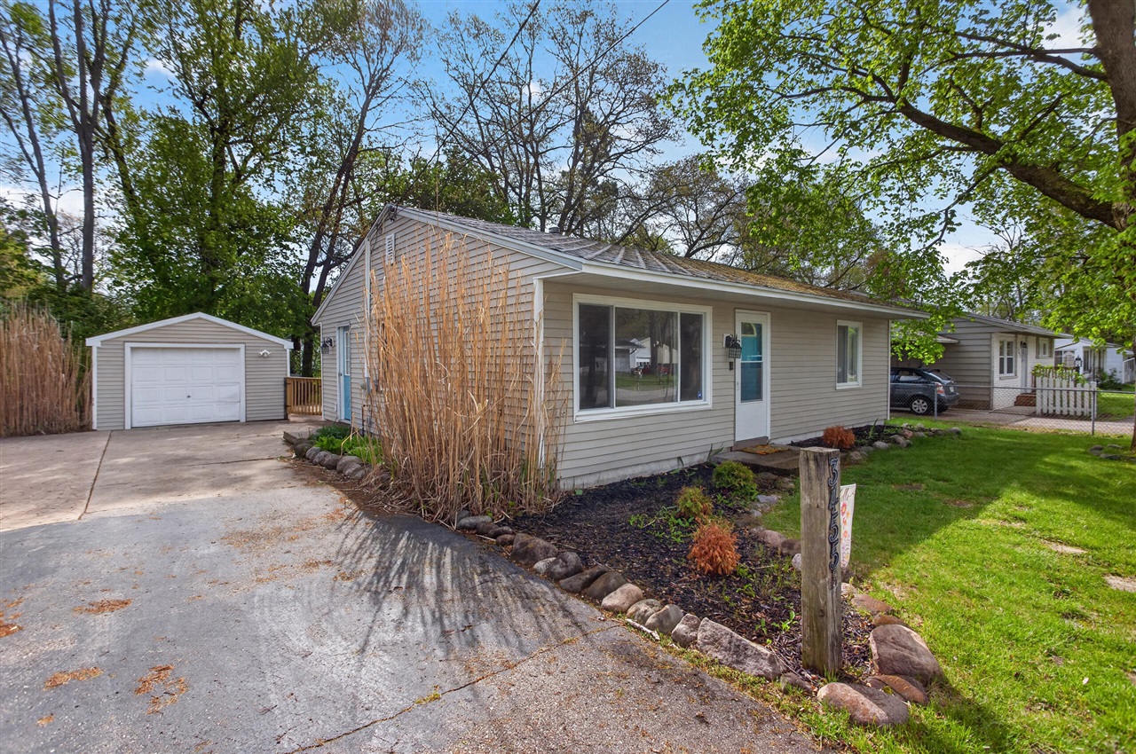 3455 Acacia Boulevard, Jackson, MI, 49203-5166