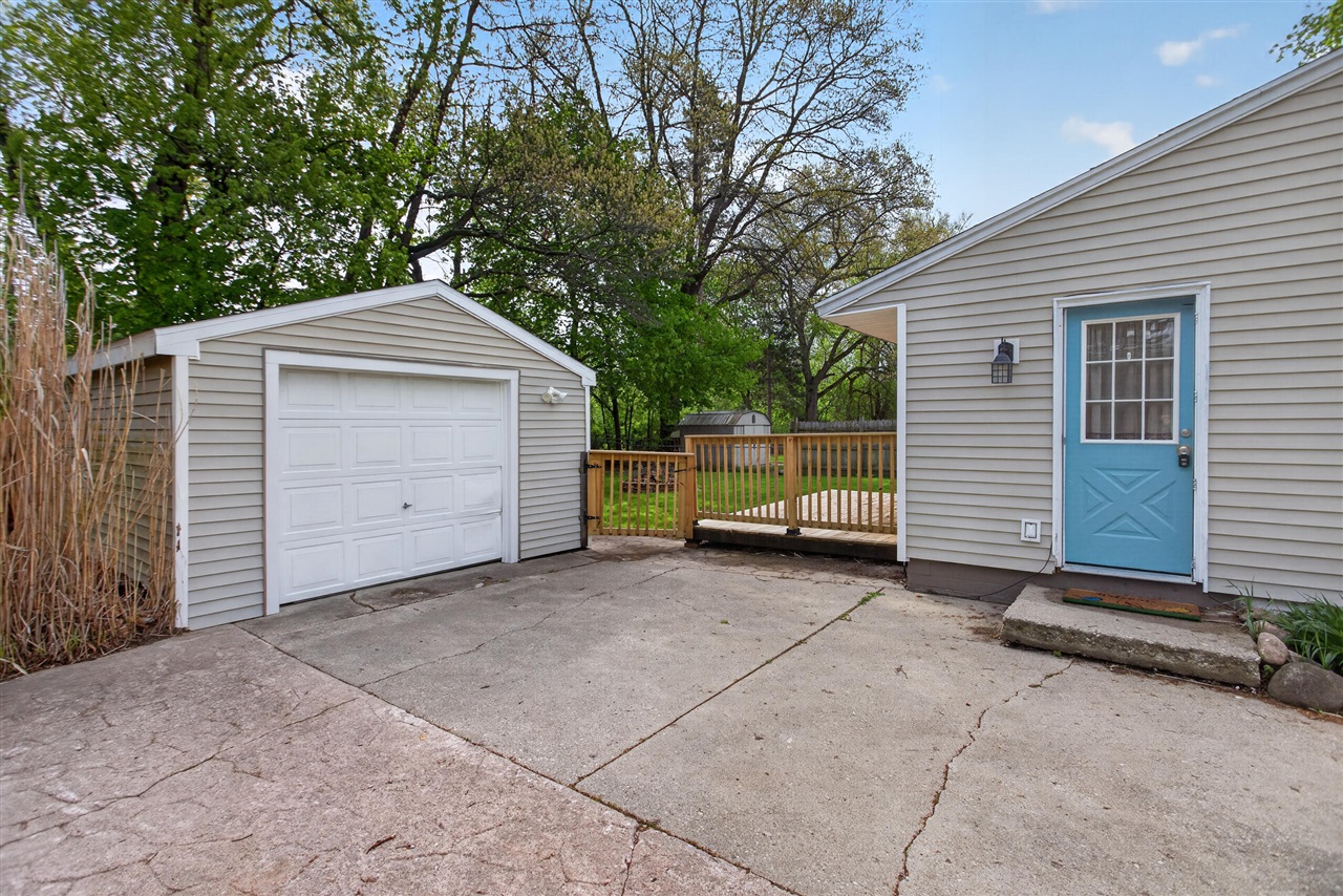 3455 Acacia Boulevard, Jackson, MI, 49203-5166