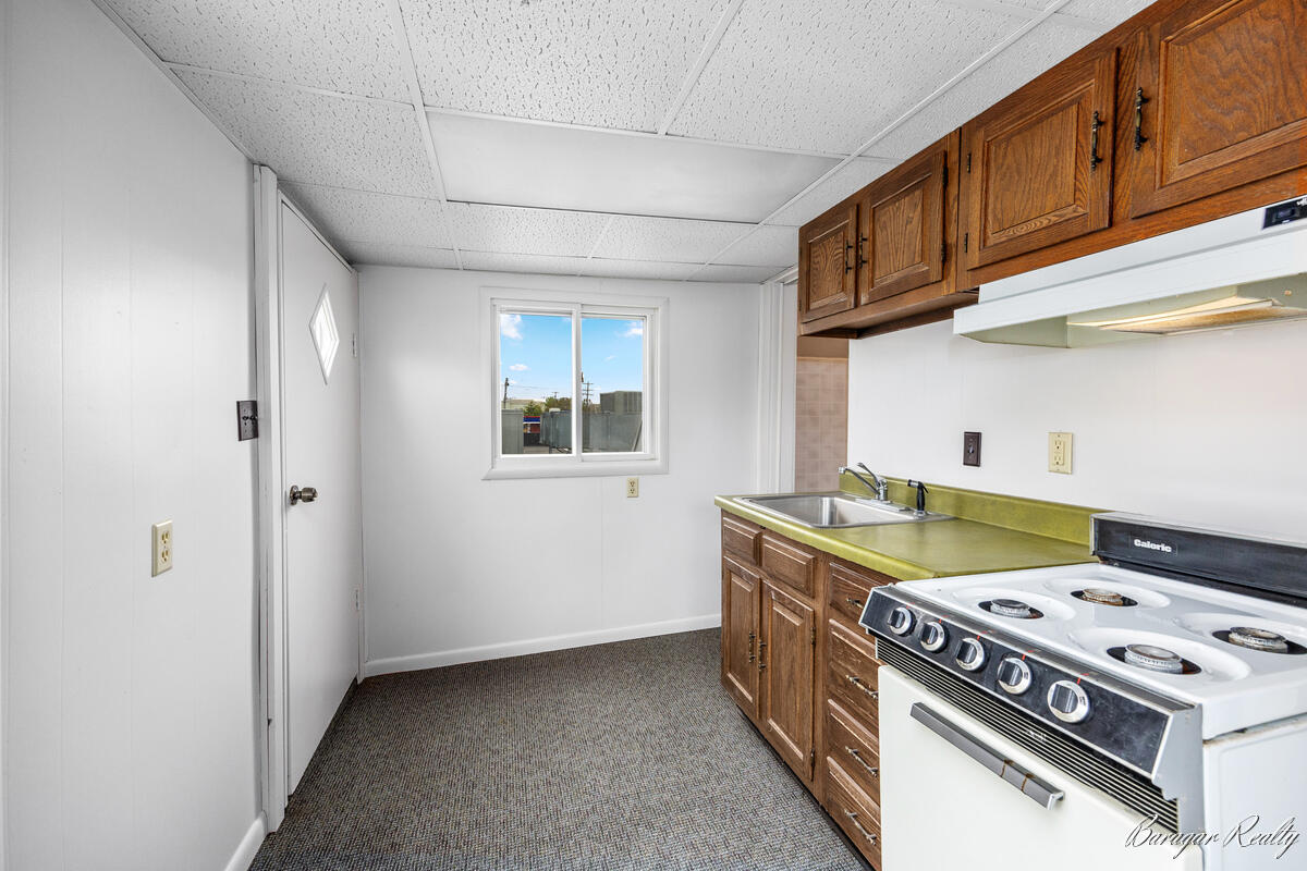 2147 Plainfield Avenue, Grand Rapids, MI, 49505-4225