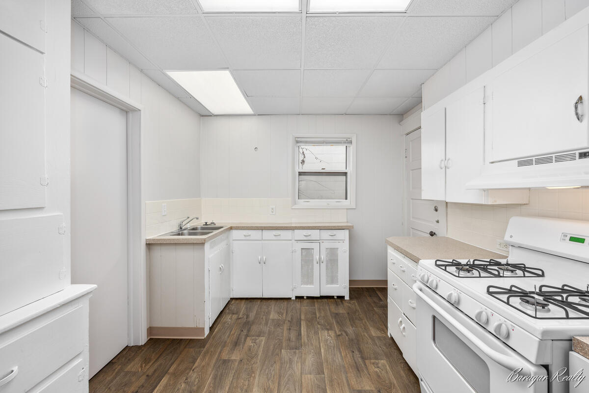 2147 Plainfield Avenue, Grand Rapids, MI, 49505-4225