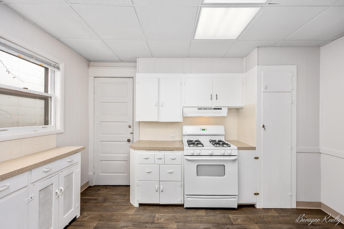 2147 Plainfield Avenue, Grand Rapids, MI, 49505-4225