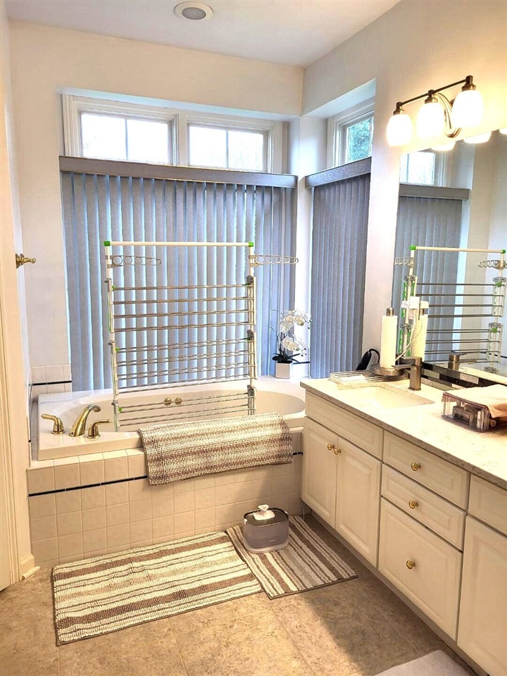 1698 Oakleigh Woods Drive UNIT&nbsp;7, Grand Rapids, MI, 49504-2502