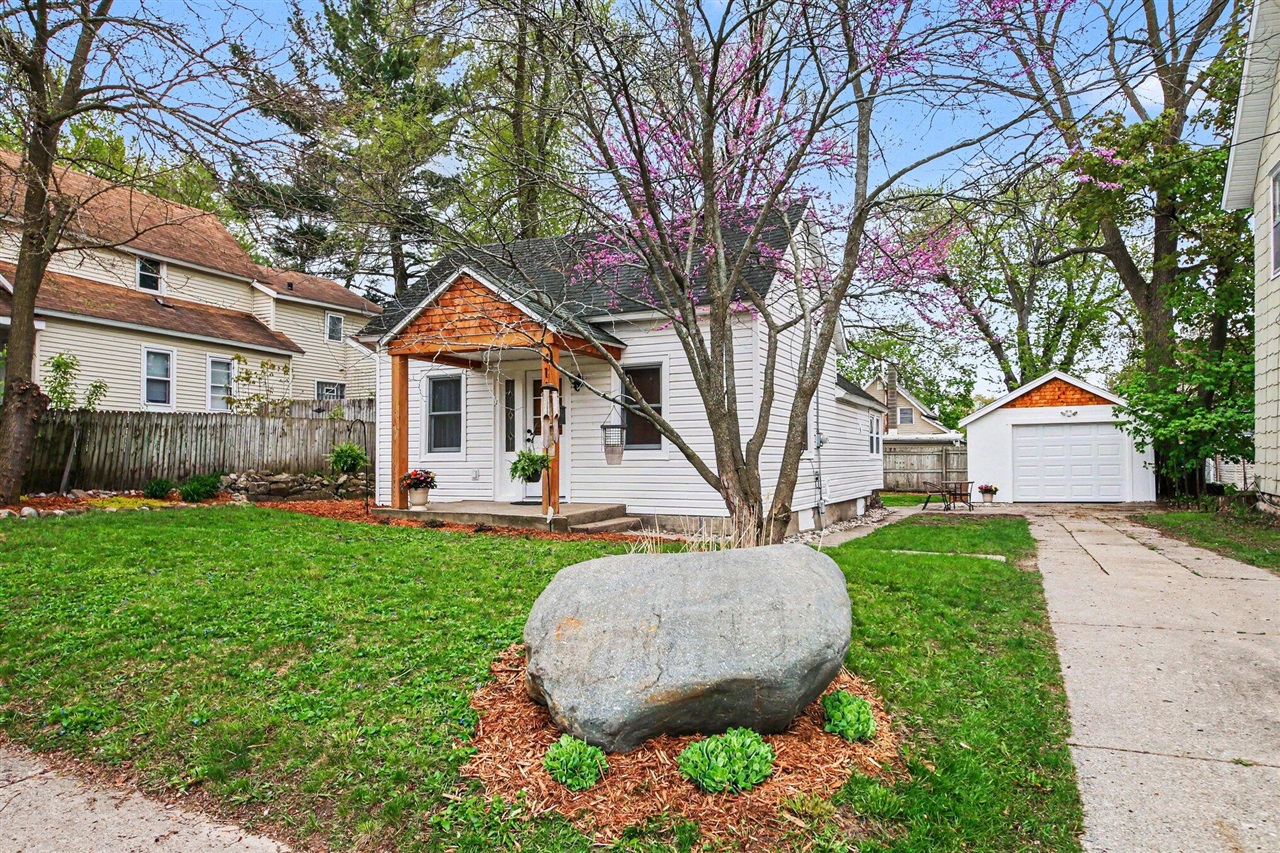416 Marietta Street, Grand Rapids, MI, 49505-5115