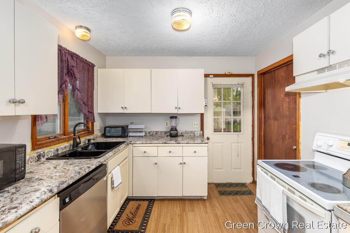 4982 Wilcox Road, Holt, MI, 48842-1958