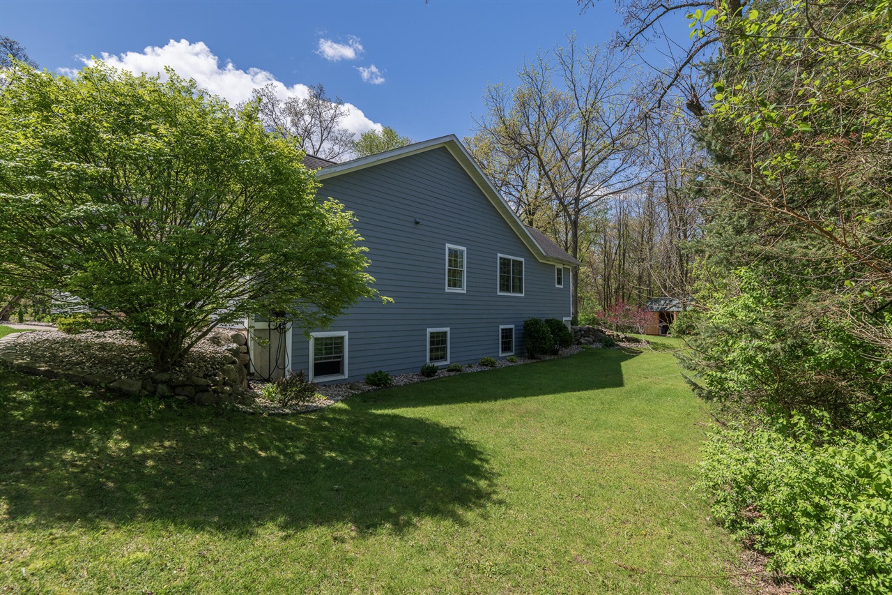 37 Summerset Drive, Kalamazoo, MI, 49009-8203