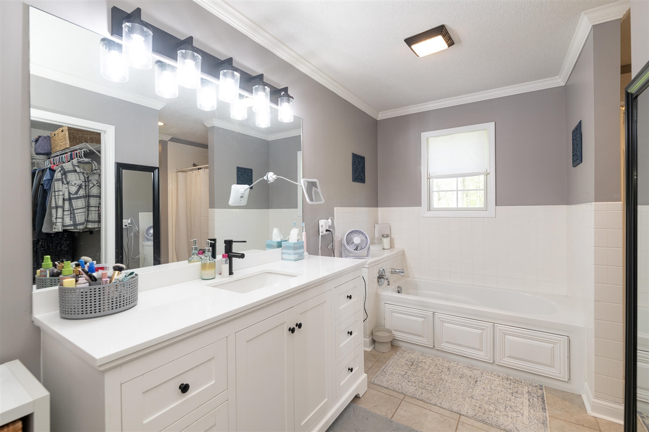 37 Summerset Drive, Kalamazoo, MI, 49009-8203