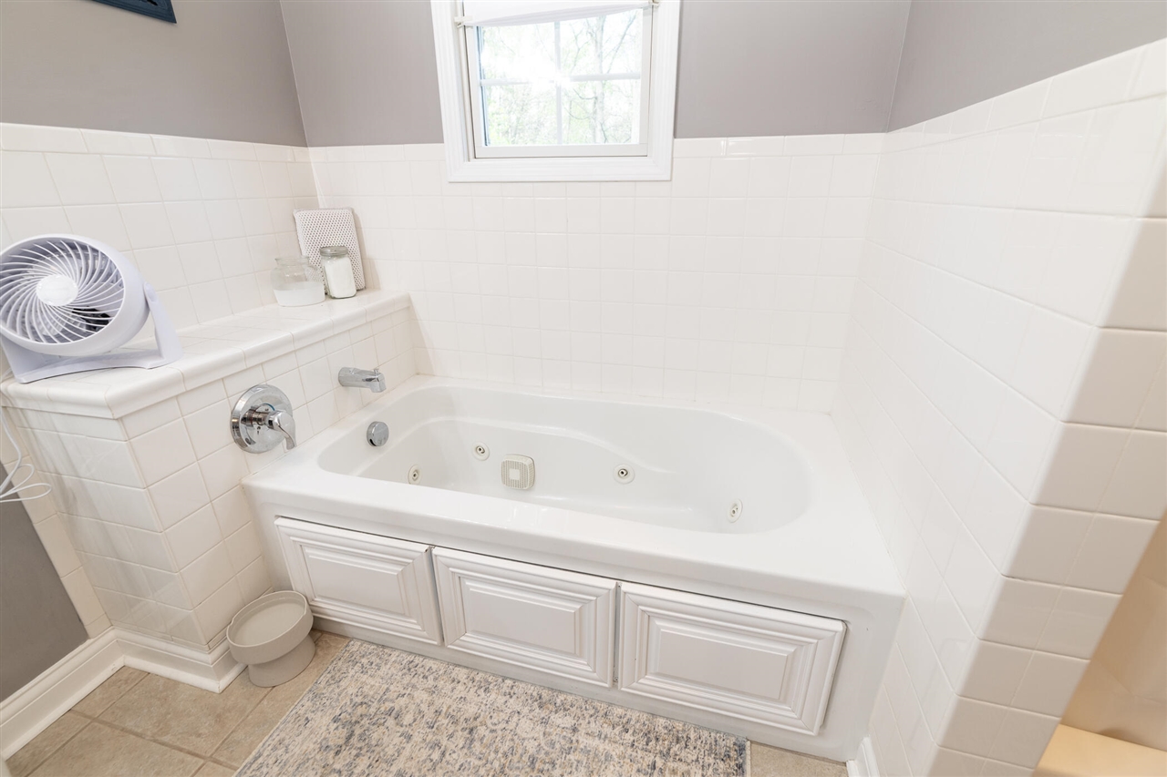 37 Summerset Drive, Kalamazoo, MI, 49009-8203