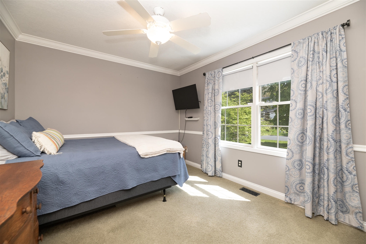 37 Summerset Drive, Kalamazoo, MI, 49009-8203